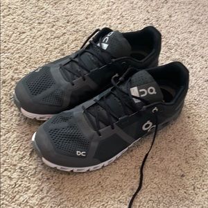 On Cloud Cloudflow running shoes, US Men’s 10.5.